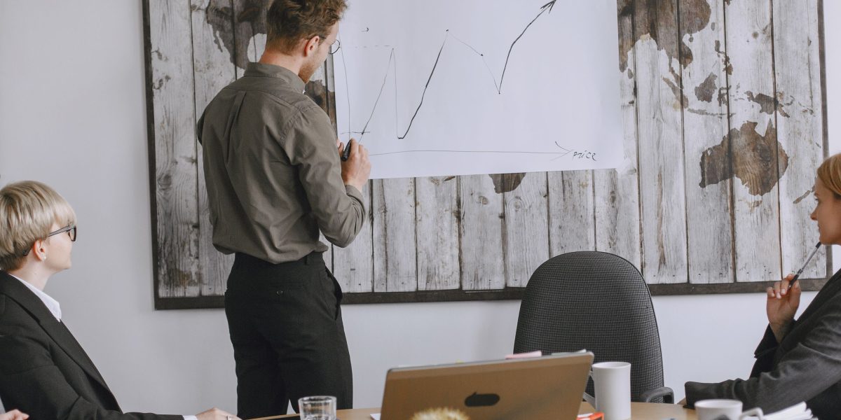 A professional presenter confidently shares insights, illustrating the effectiveness of diverse lead generation strategies.