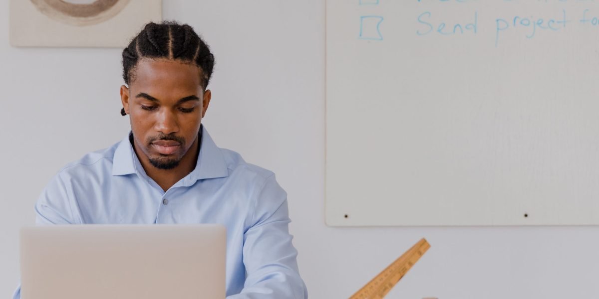 Many small business owners face the challenge of consistently acquiring new customers and scaling their operations.
