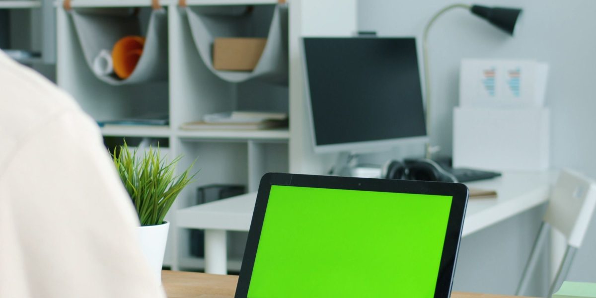 This article explains how to choose the right UI/UX design course in 2026 for career changers, freelancers and small business owners. It outlines the essential...