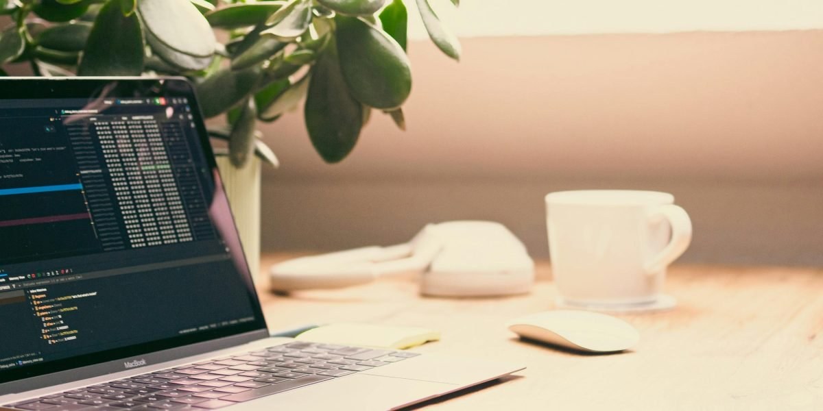 This article evaluates the Weebly free website plan and compares it with the top free and low-cost alternatives in 2026, including Wix, WordPress.com, Squarespa...